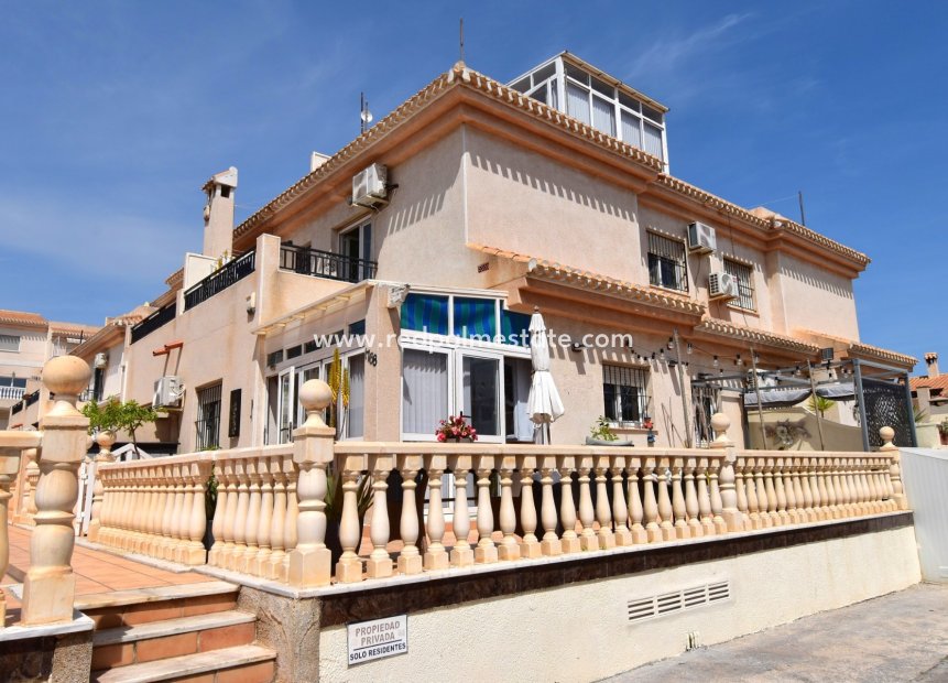 Videresalg - Villa -
Orihuela Costa