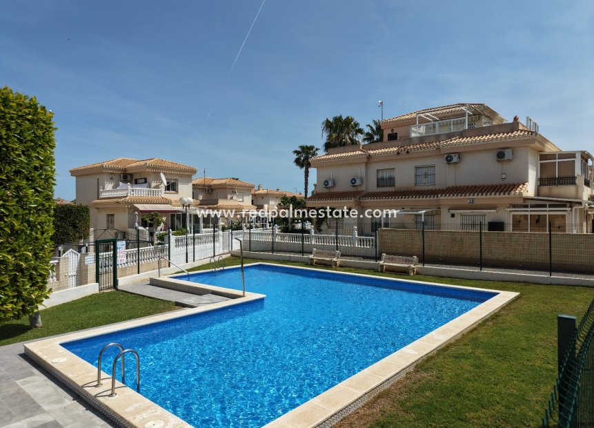 Videresalg - Villa -
Orihuela Costa