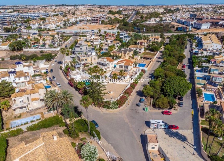 Videresalg - Villa -
Orihuela - Inland