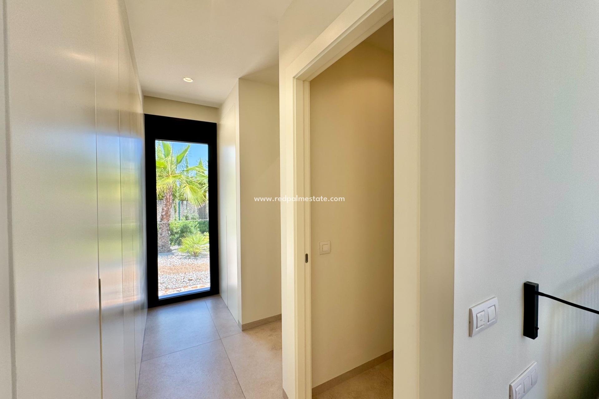 Videresalg - Villa -
Orihuela - Las Colinas Golf