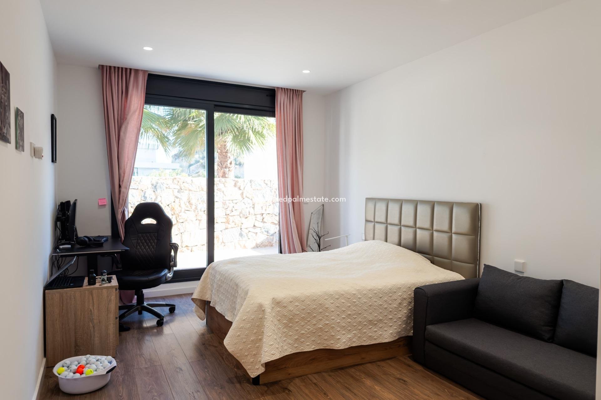 Videresalg - Villa -
Orihuela - Las Colinas Golf