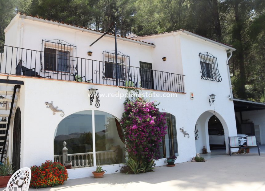 Videresalg - Villa -
Parcent - Inland