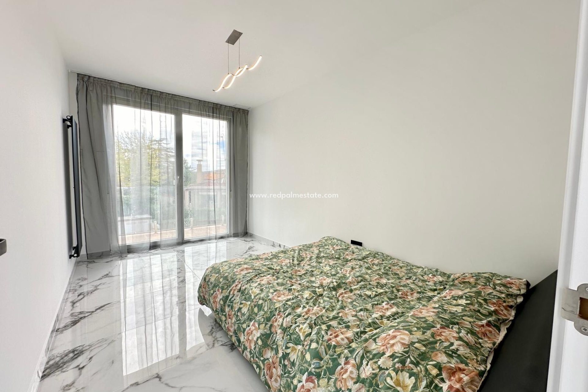 Videresalg - Villa -
Petrer - Inland