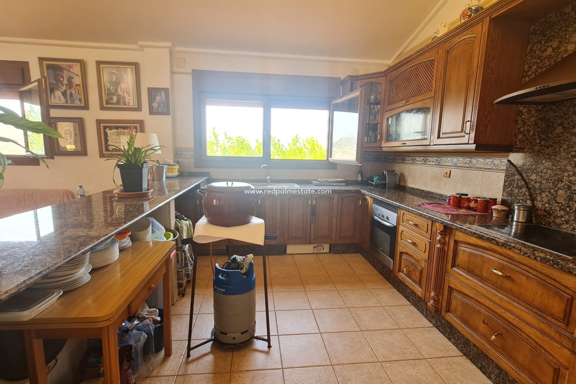 Videresalg - Villa -
Petrer - Inland