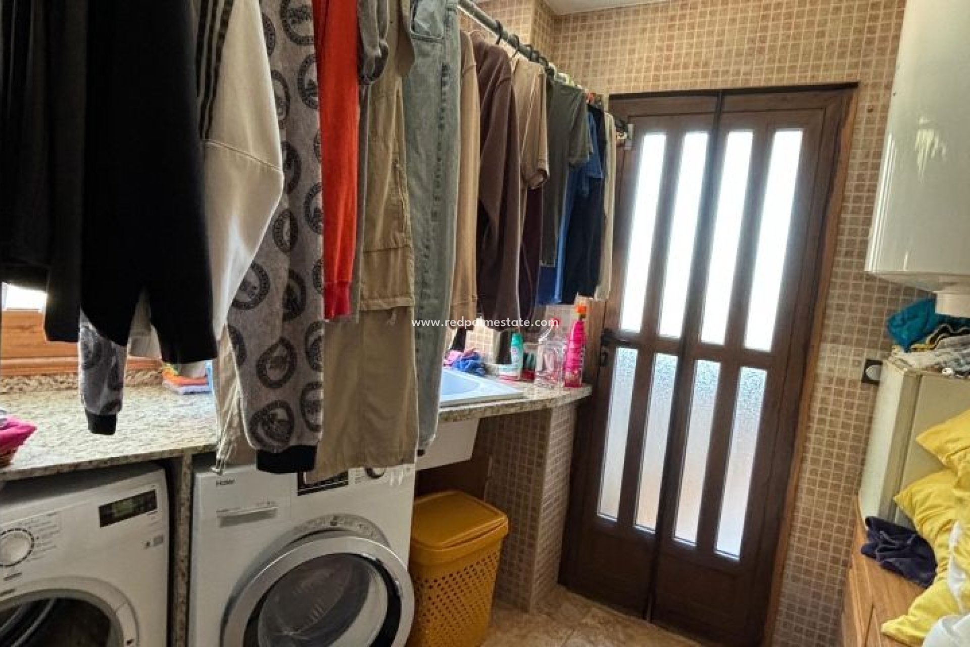 Videresalg - Villa -
Redován - Inland