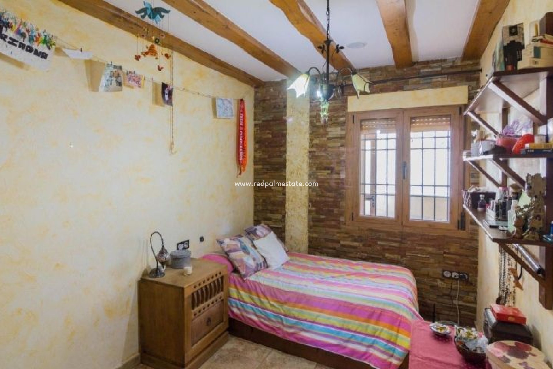 Videresalg - Villa -
Redován - Inland