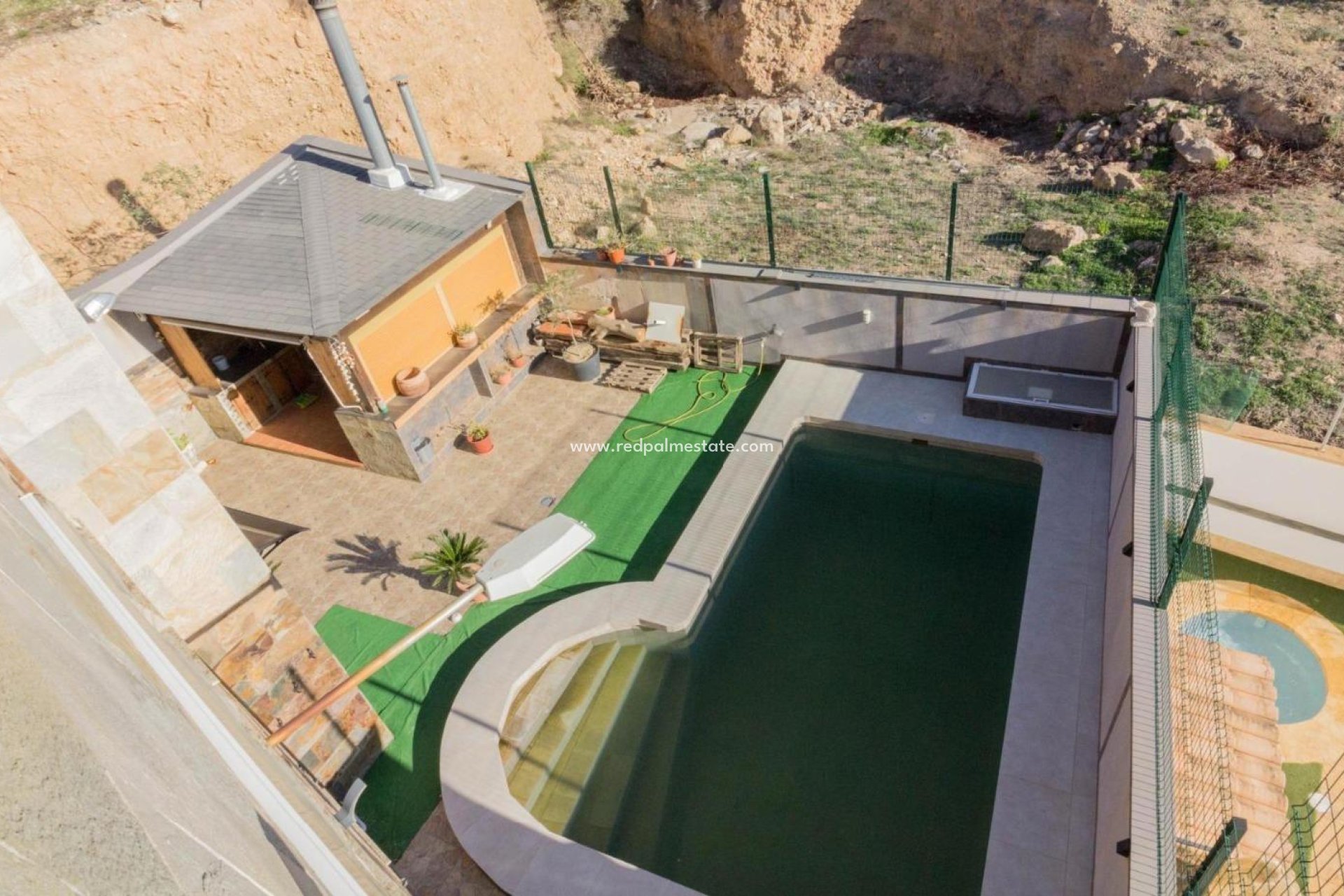 Videresalg - Villa -
Redován