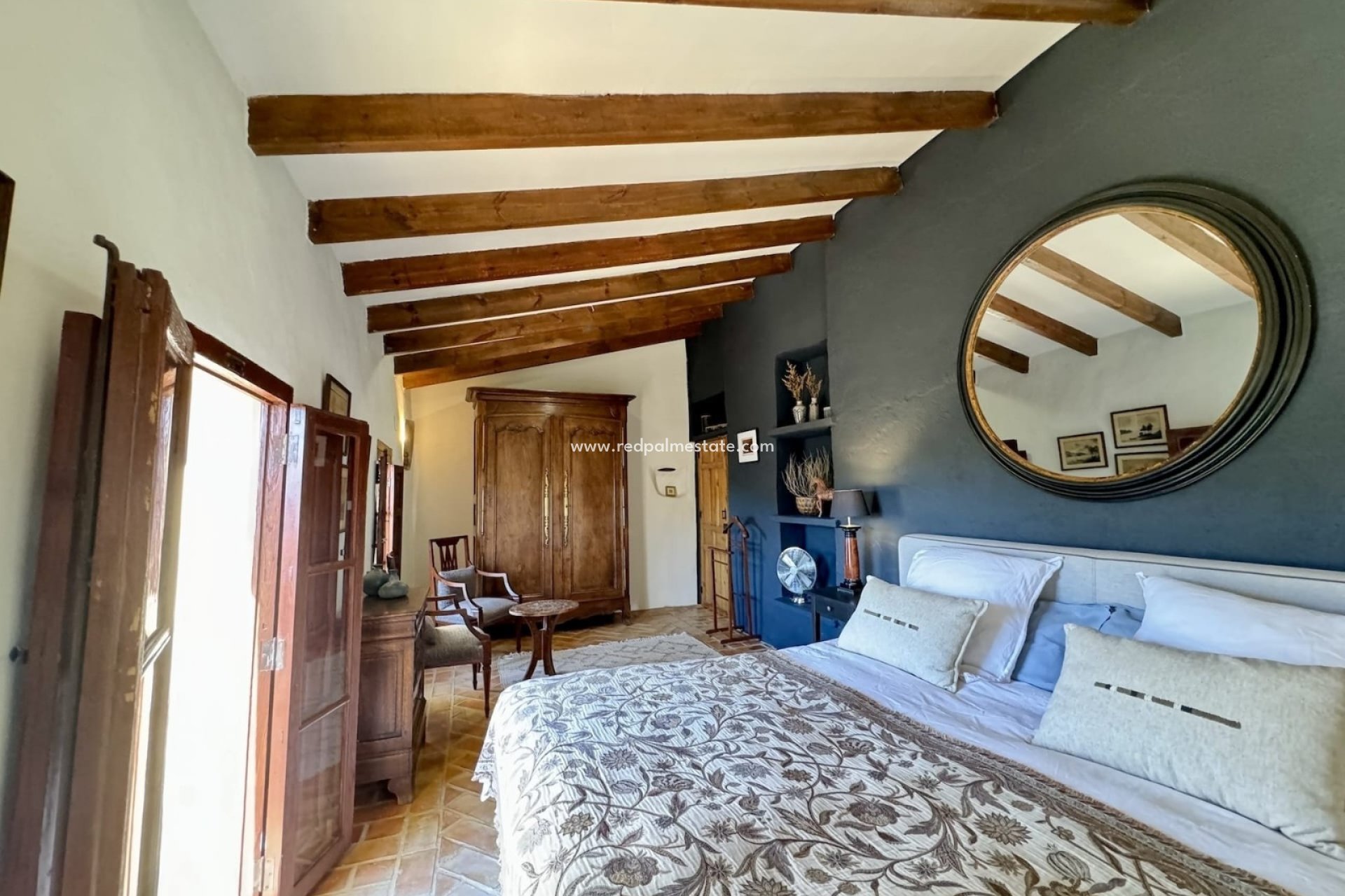 Videresalg - Villa -
Relleu - Inland