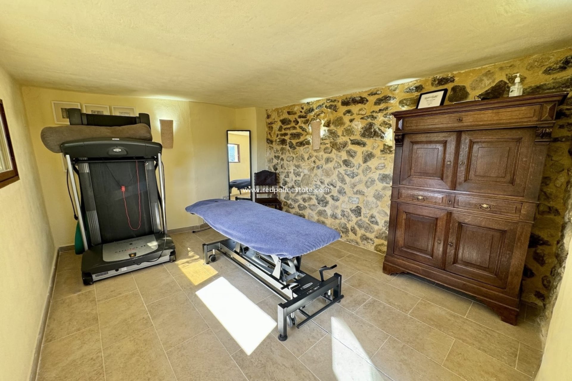 Videresalg - Villa -
Relleu - Inland