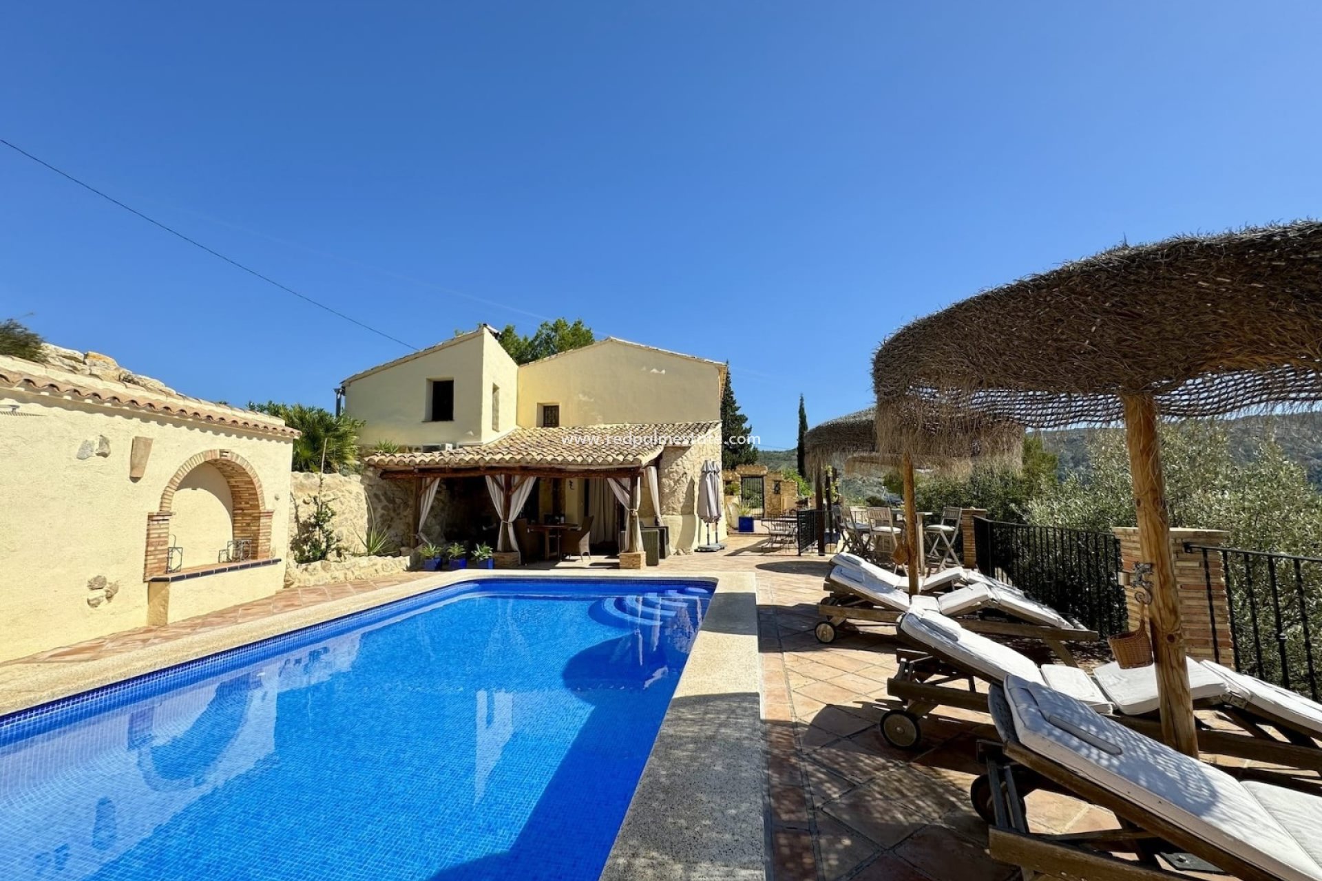 Videresalg - Villa -
Relleu - Inland