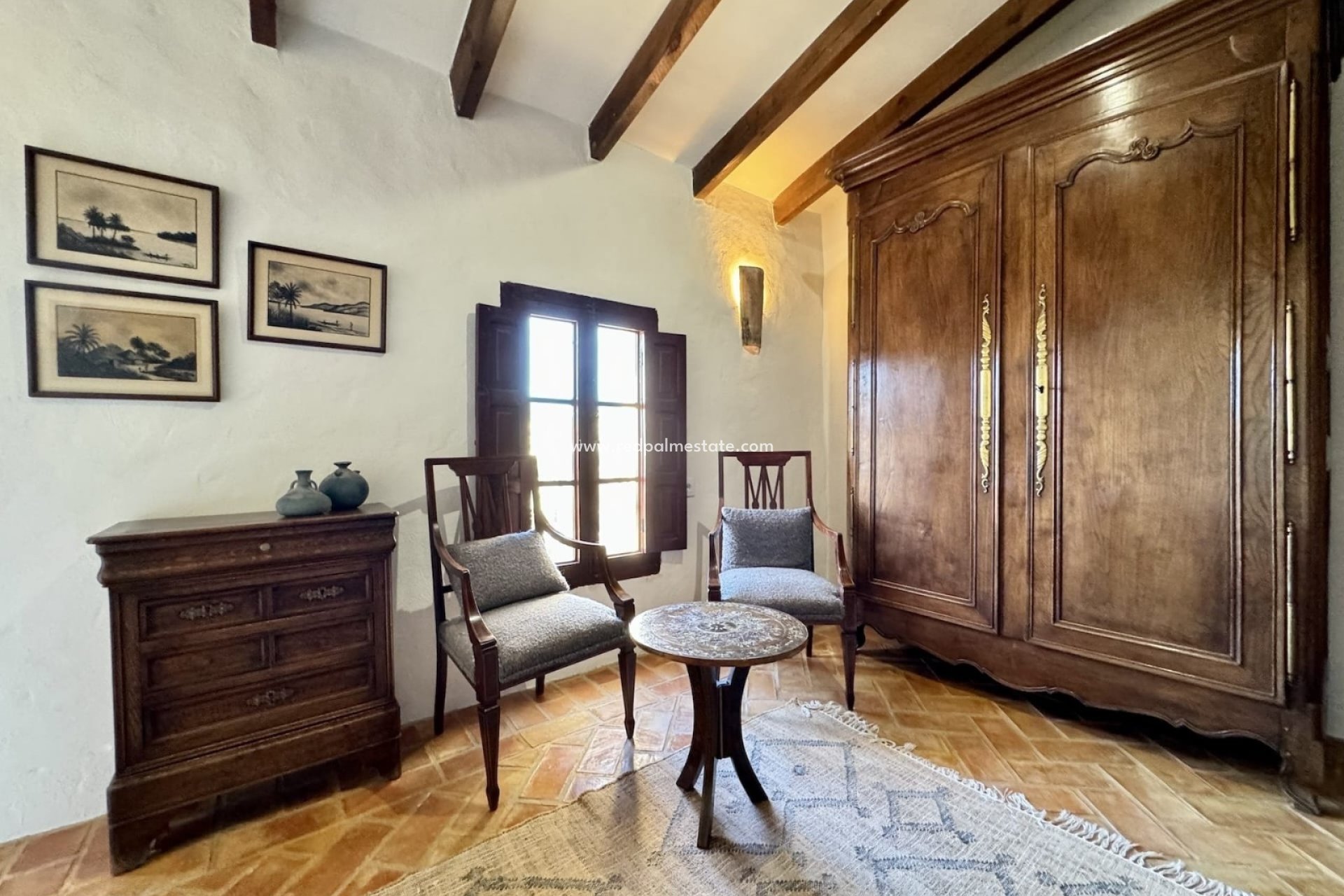 Videresalg - Villa -
Relleu - Inland