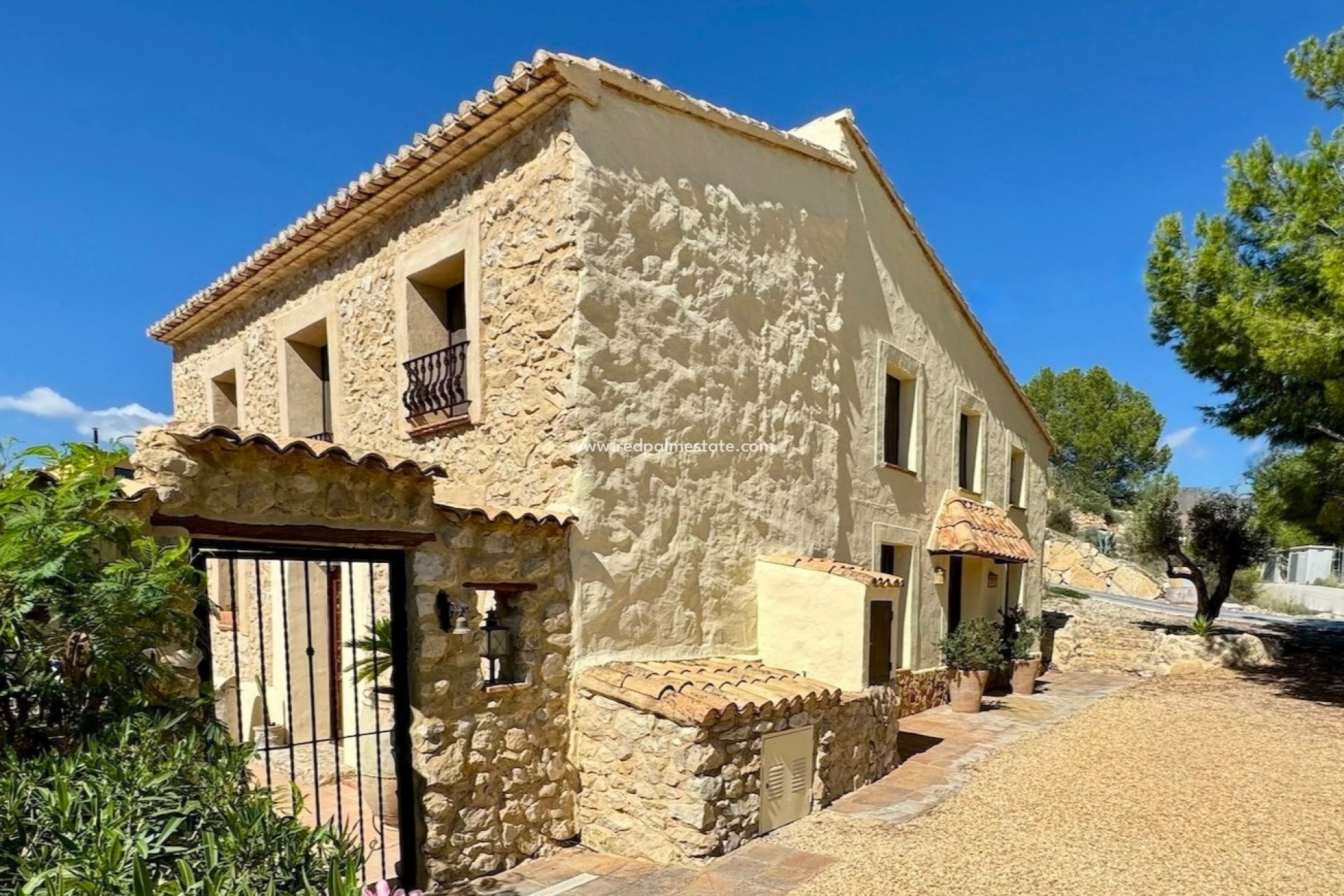 Videresalg - Villa -
Relleu - Inland