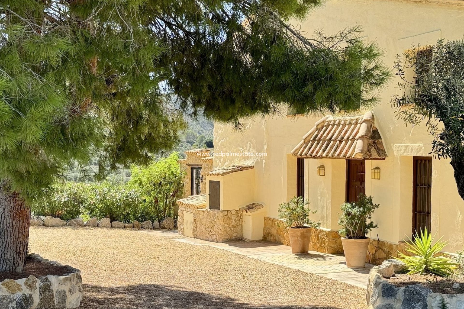 Videresalg - Villa -
Relleu - Inland