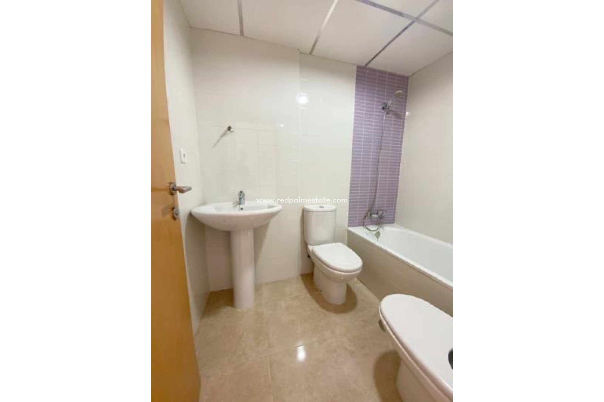 Videresalg - Villa -
ROLDAN - Inland