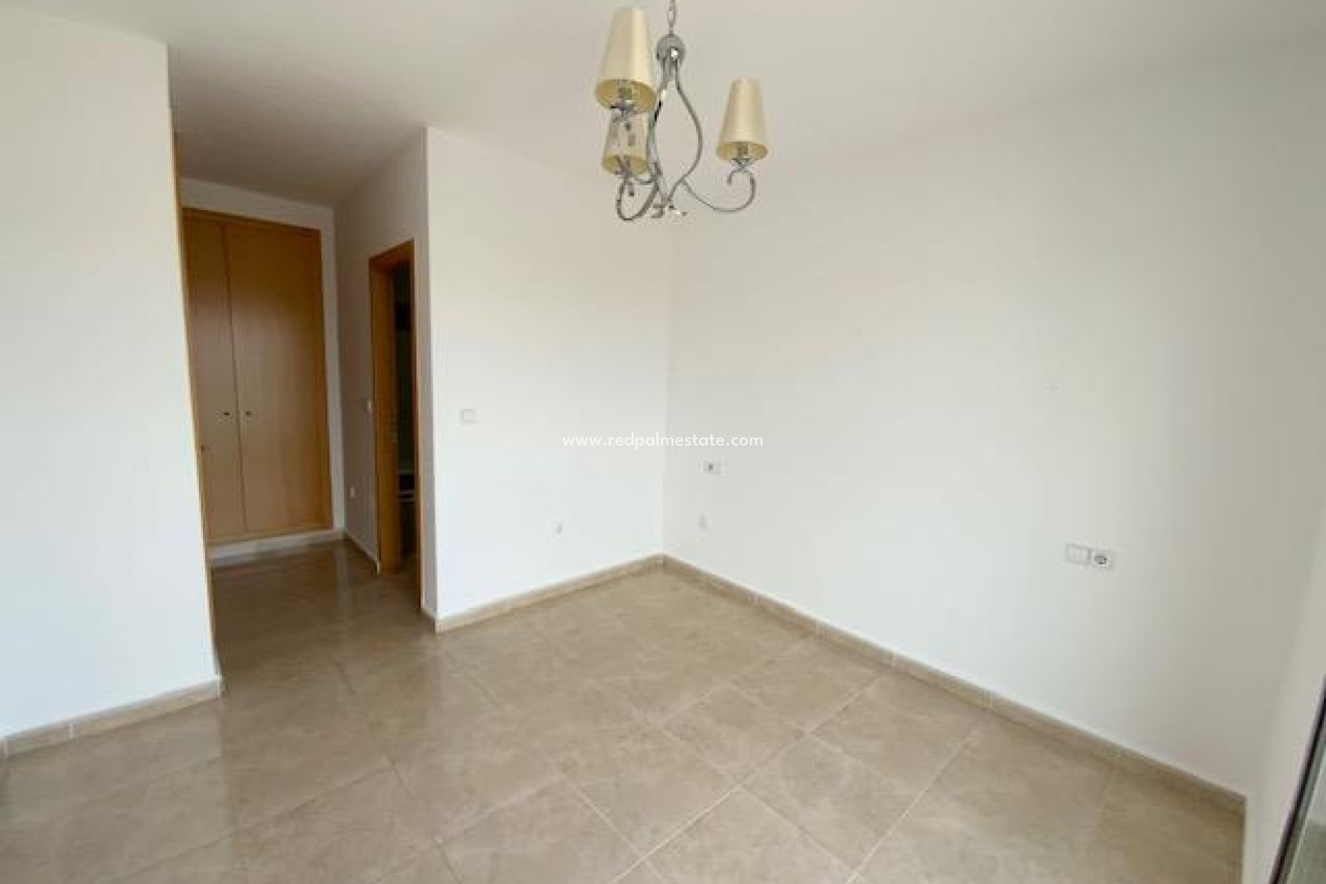 Videresalg - Villa -
ROLDAN - Inland