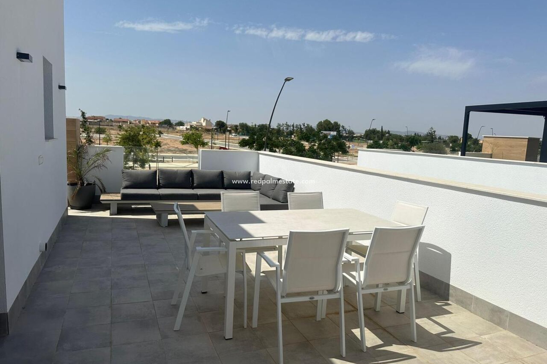 Videresalg - Villa -
ROLDAN - Inland