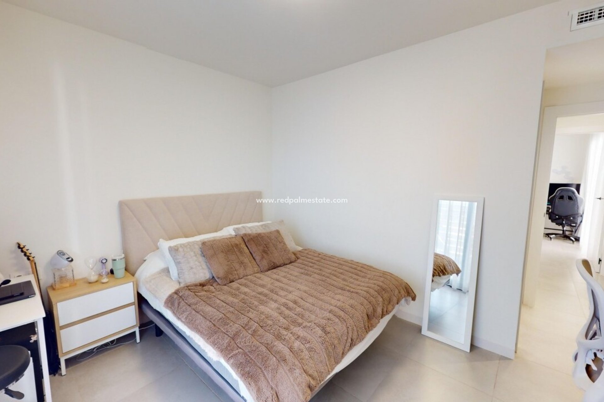 Videresalg - Villa -
ROLDAN - Inland