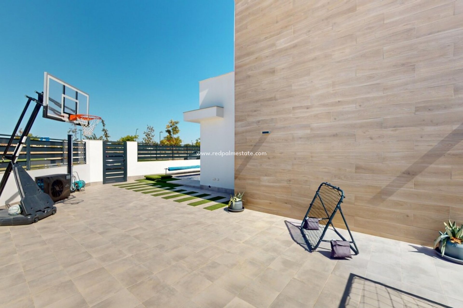 Videresalg - Villa -
ROLDAN - Inland