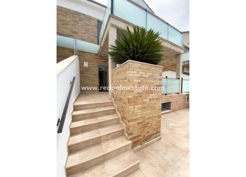 Videresalg - Villa -
ROLDAN - Inland