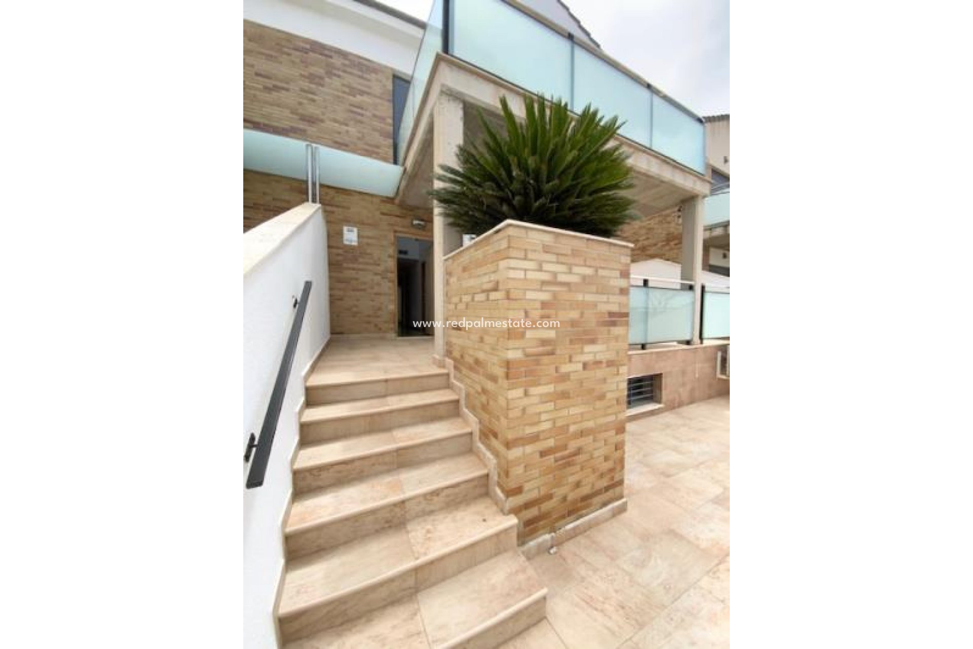 Videresalg - Villa -
ROLDAN - Inland