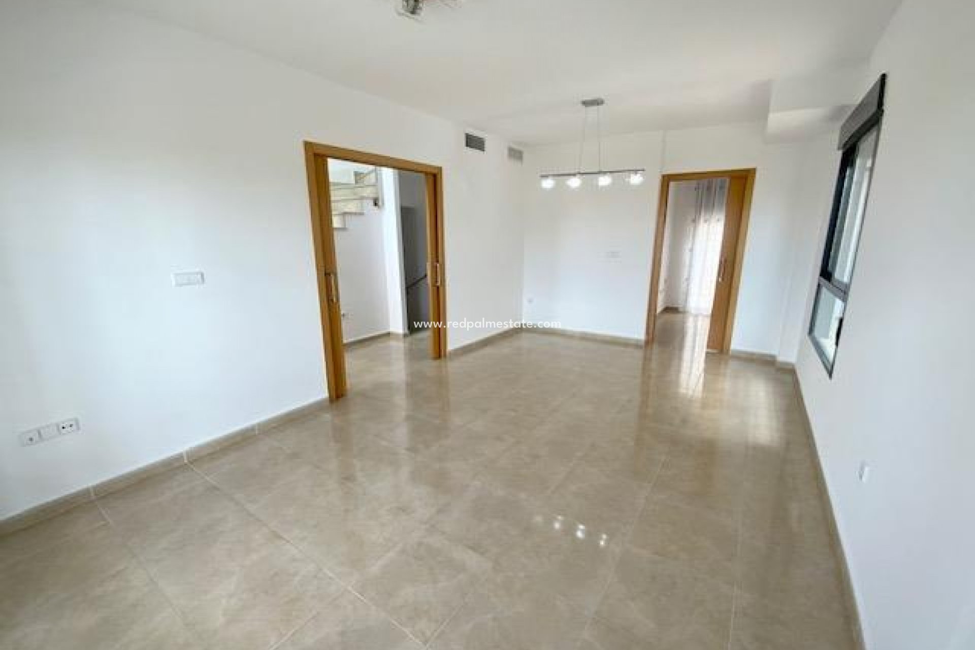 Videresalg - Villa -
ROLDAN - Inland