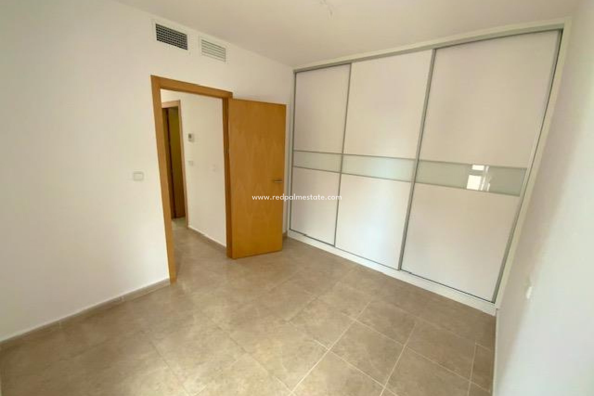 Videresalg - Villa -
ROLDAN - Inland