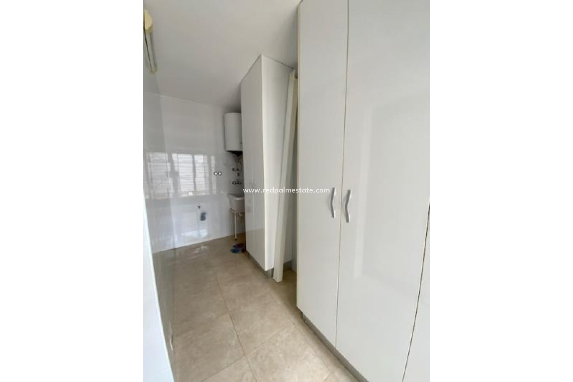 Videresalg - Villa -
ROLDAN - Inland