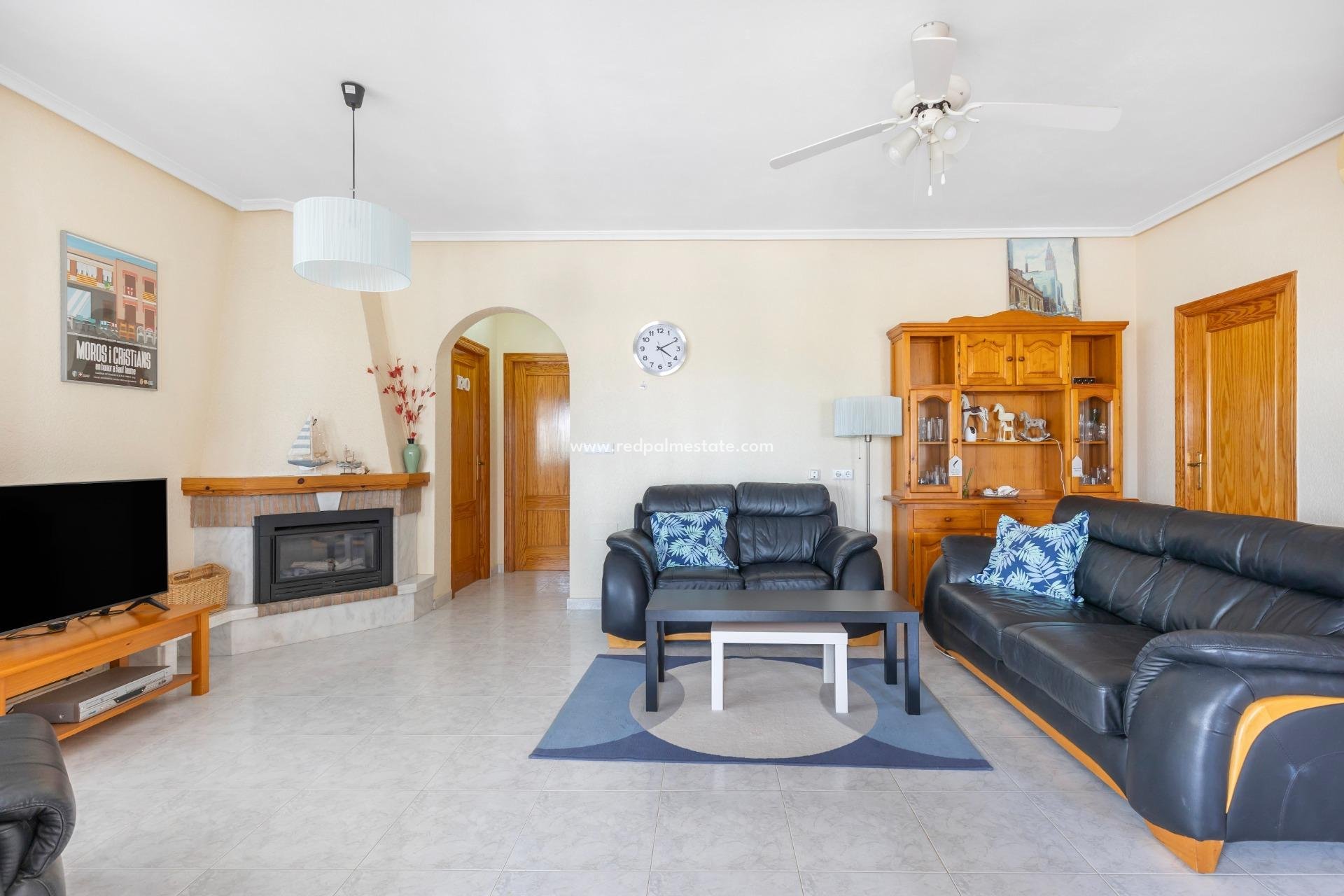 Videresalg - Villa -
San Fulgencio - Urb. La Marina