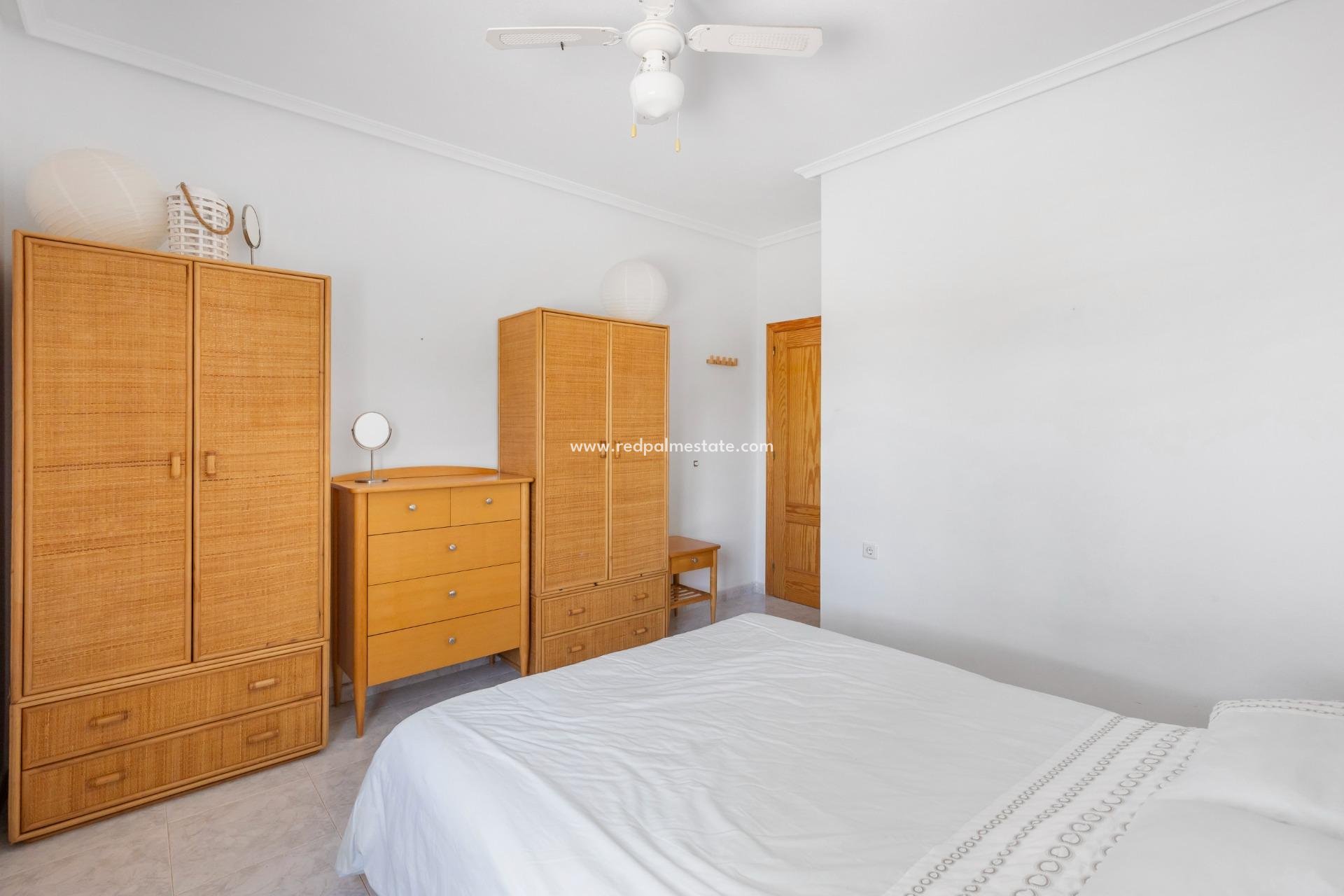 Videresalg - Villa -
San Fulgencio - Urb. La Marina