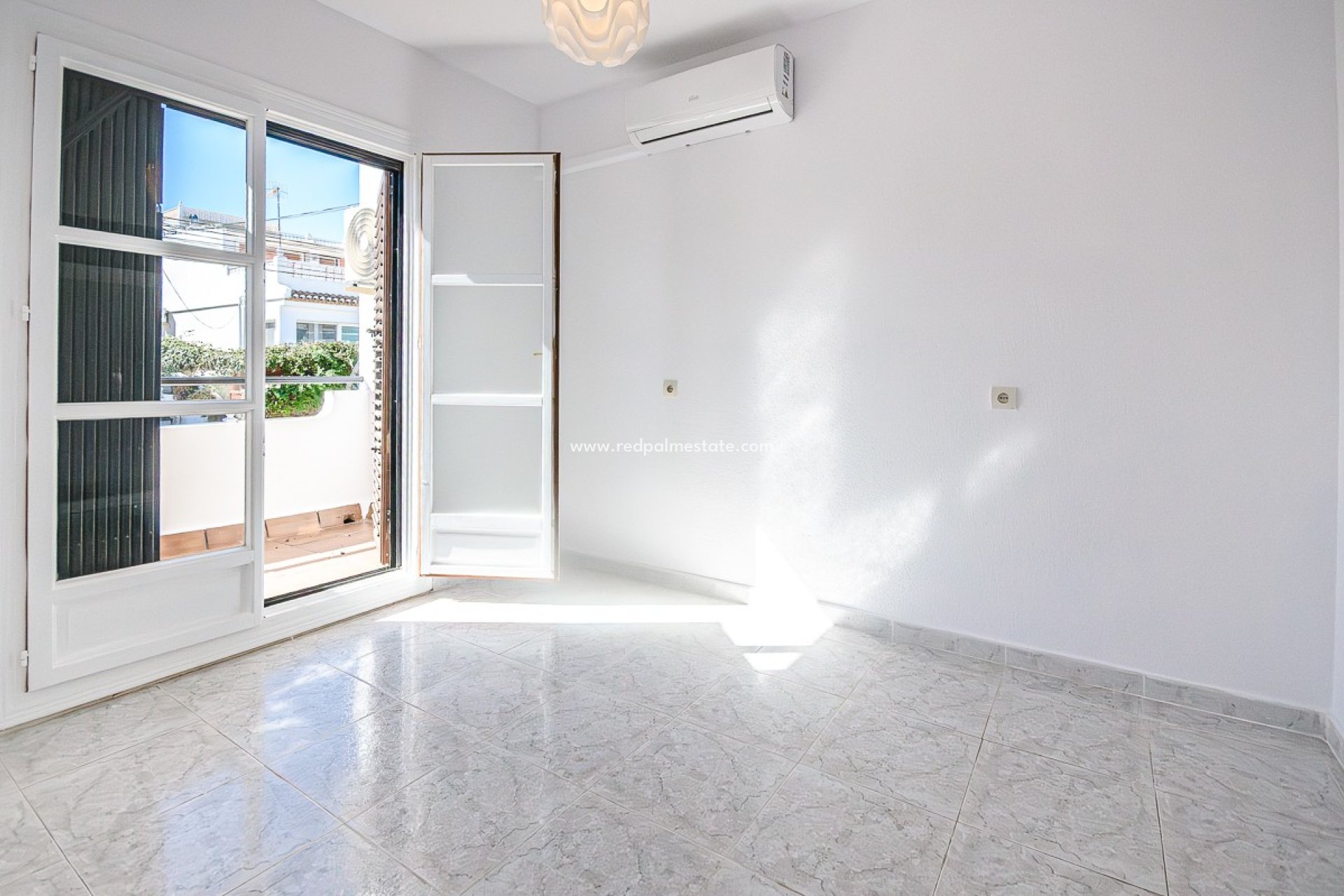 Videresalg - Villa -
San Miguel de Salinas - Inland