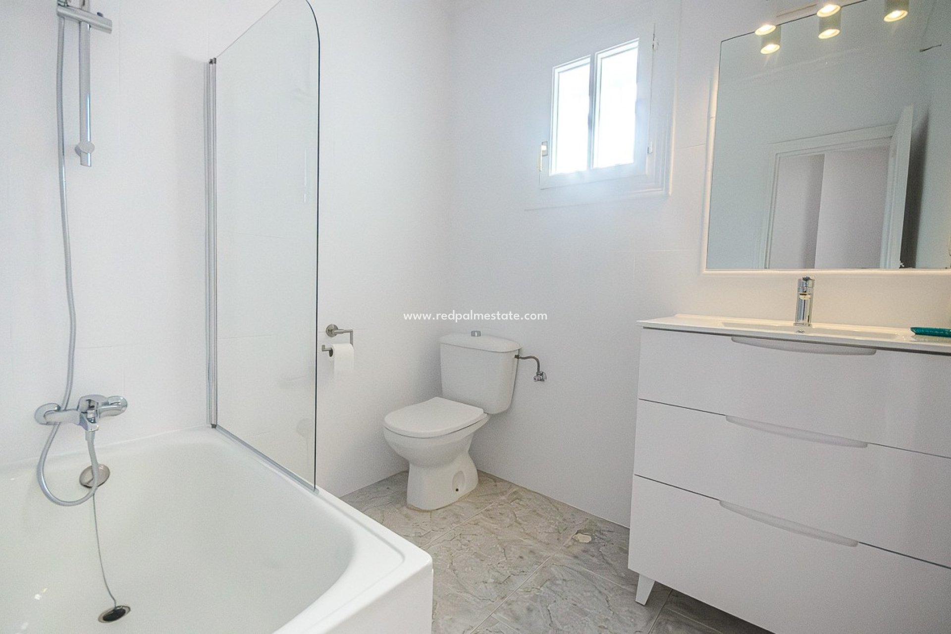 Videresalg - Villa -
San Miguel de Salinas - Inland