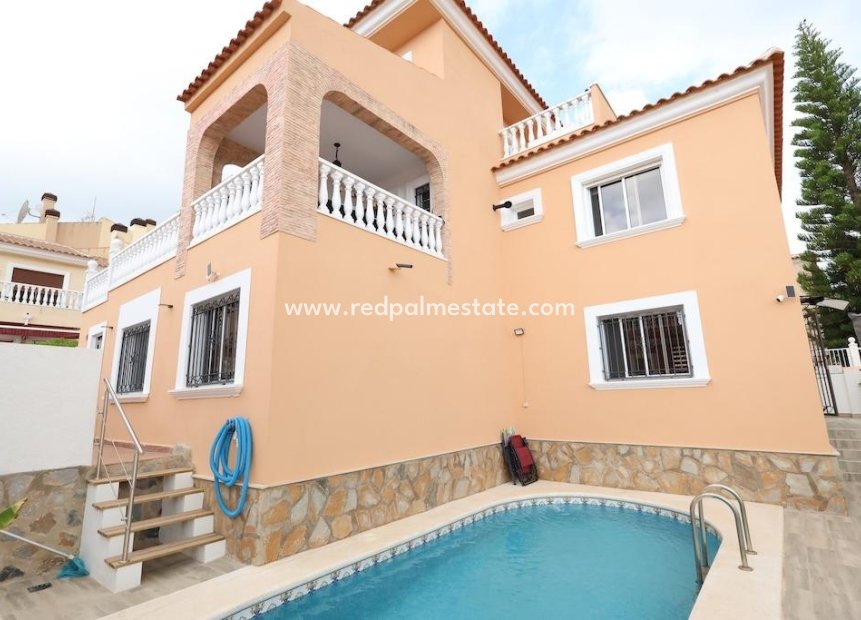 Videresalg - Villa -
San Miguel de Salinas - Las Filipinas