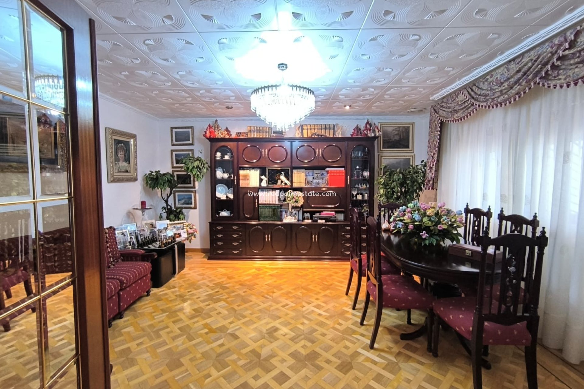 Videresalg - Villa -
Sax - Inland