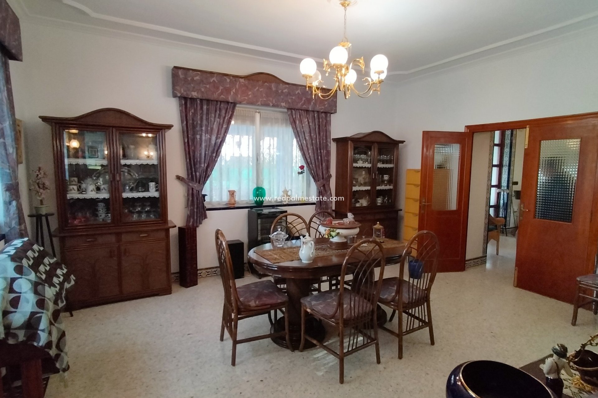 Videresalg - Villa -
Sax - Inland