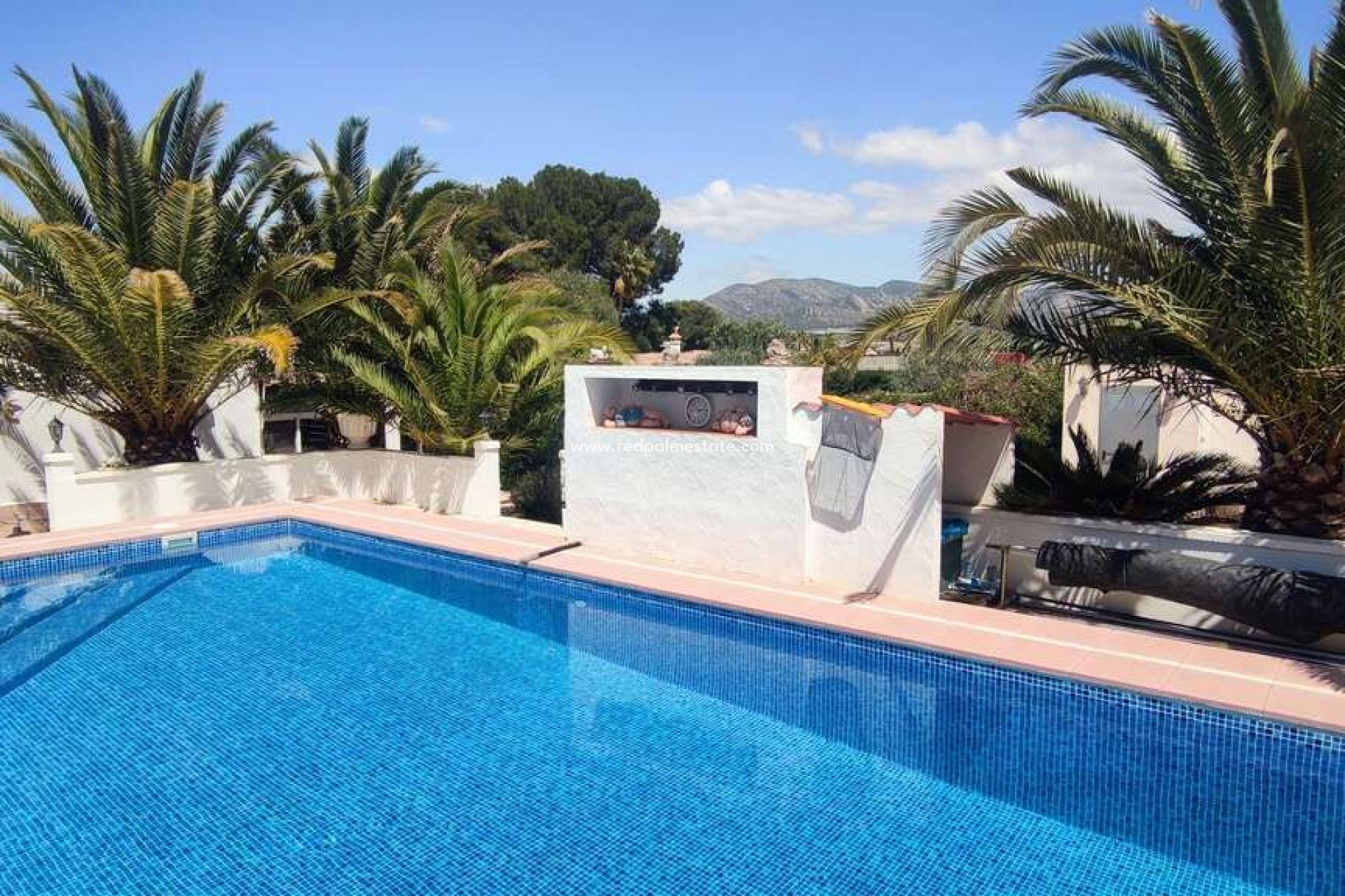 Videresalg - Villa -
Sax - Inland