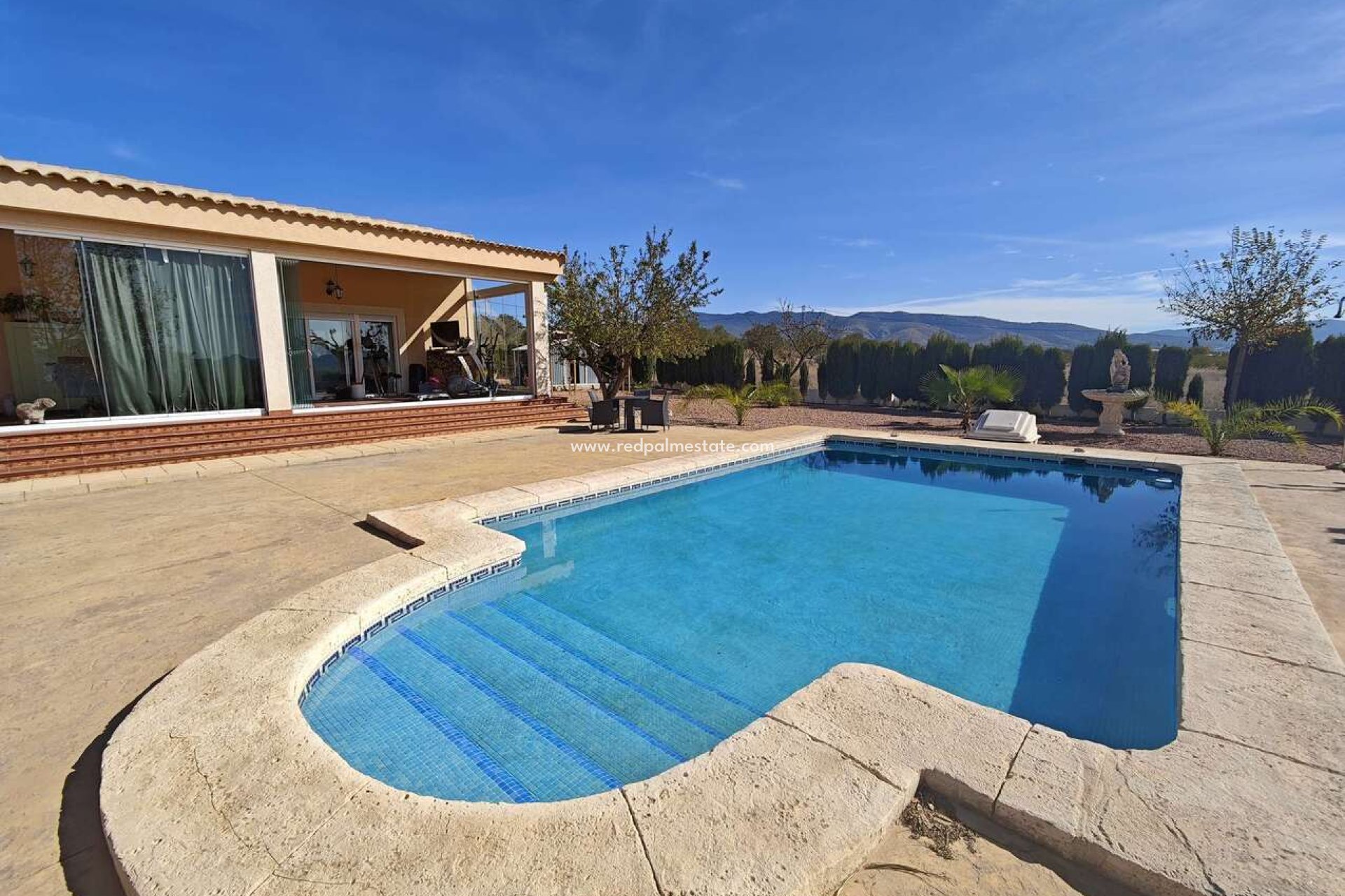 Videresalg - Villa -
Sax - Inland