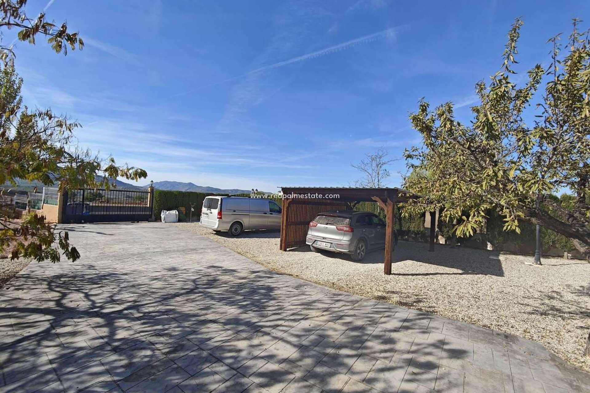 Videresalg - Villa -
Sax - Inland