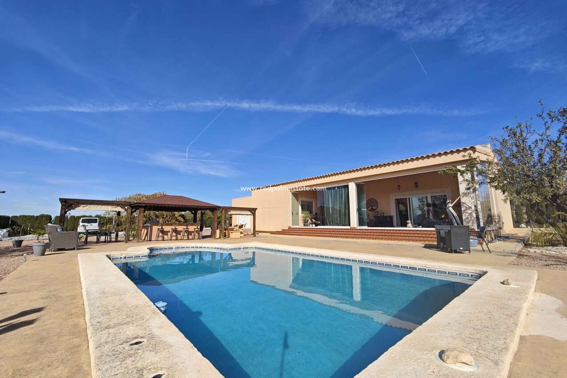 Videresalg - Villa -
Sax - Inland