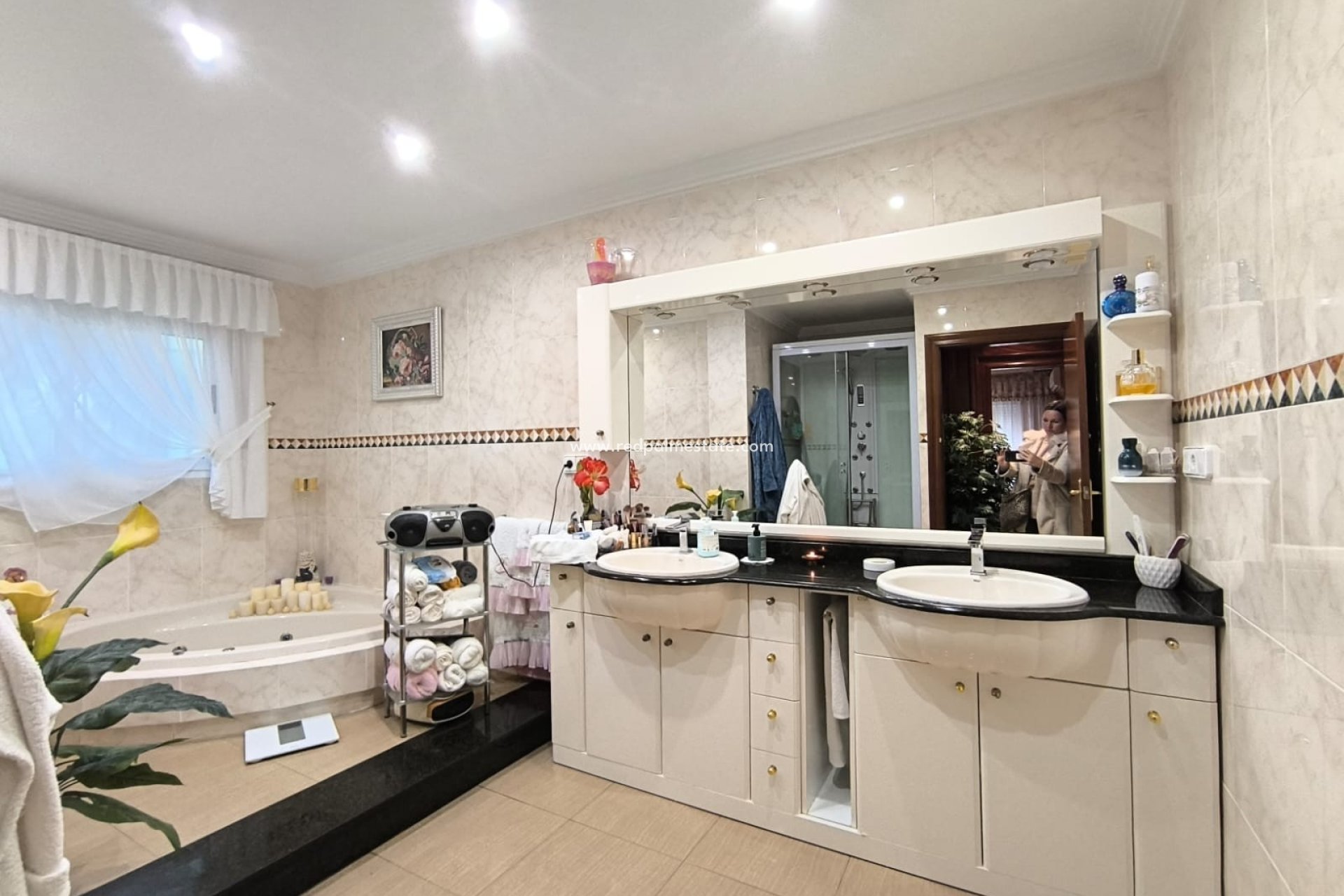 Videresalg - Villa -
Sax - Inland