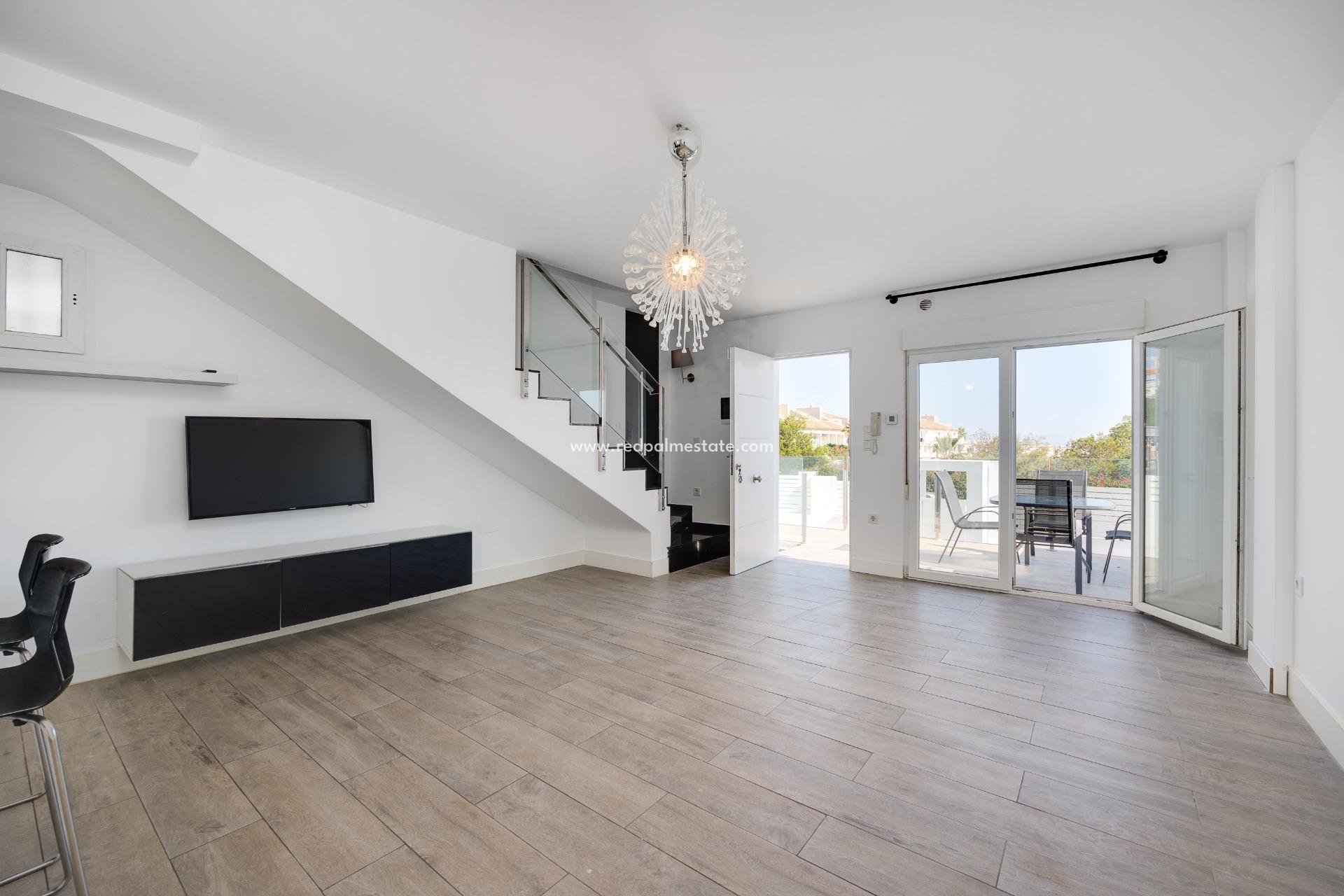 Videresalg - Villa -
Torrevieja - Aguas Nueva