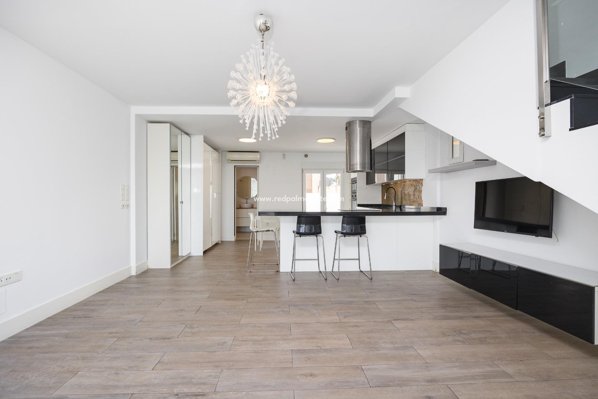 Videresalg - Villa -
Torrevieja - Aguas Nueva