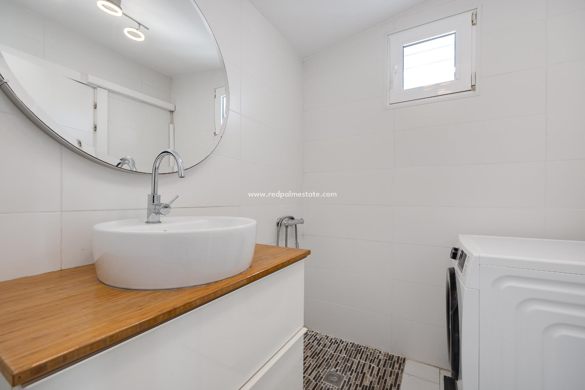 Videresalg - Villa -
Torrevieja - Aguas Nueva