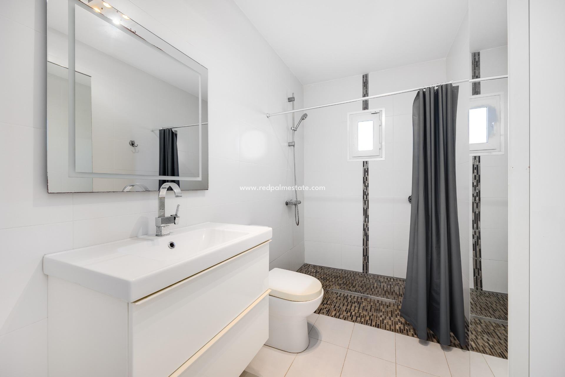 Videresalg - Villa -
Torrevieja - Aguas Nueva