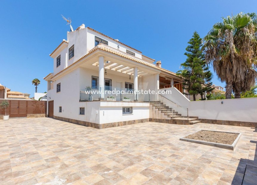 Videresalg - Villa -
Torrevieja - Aguas Nueva