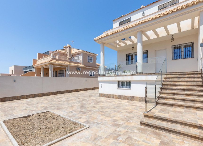 Videresalg - Villa -
Torrevieja - Aguas Nueva