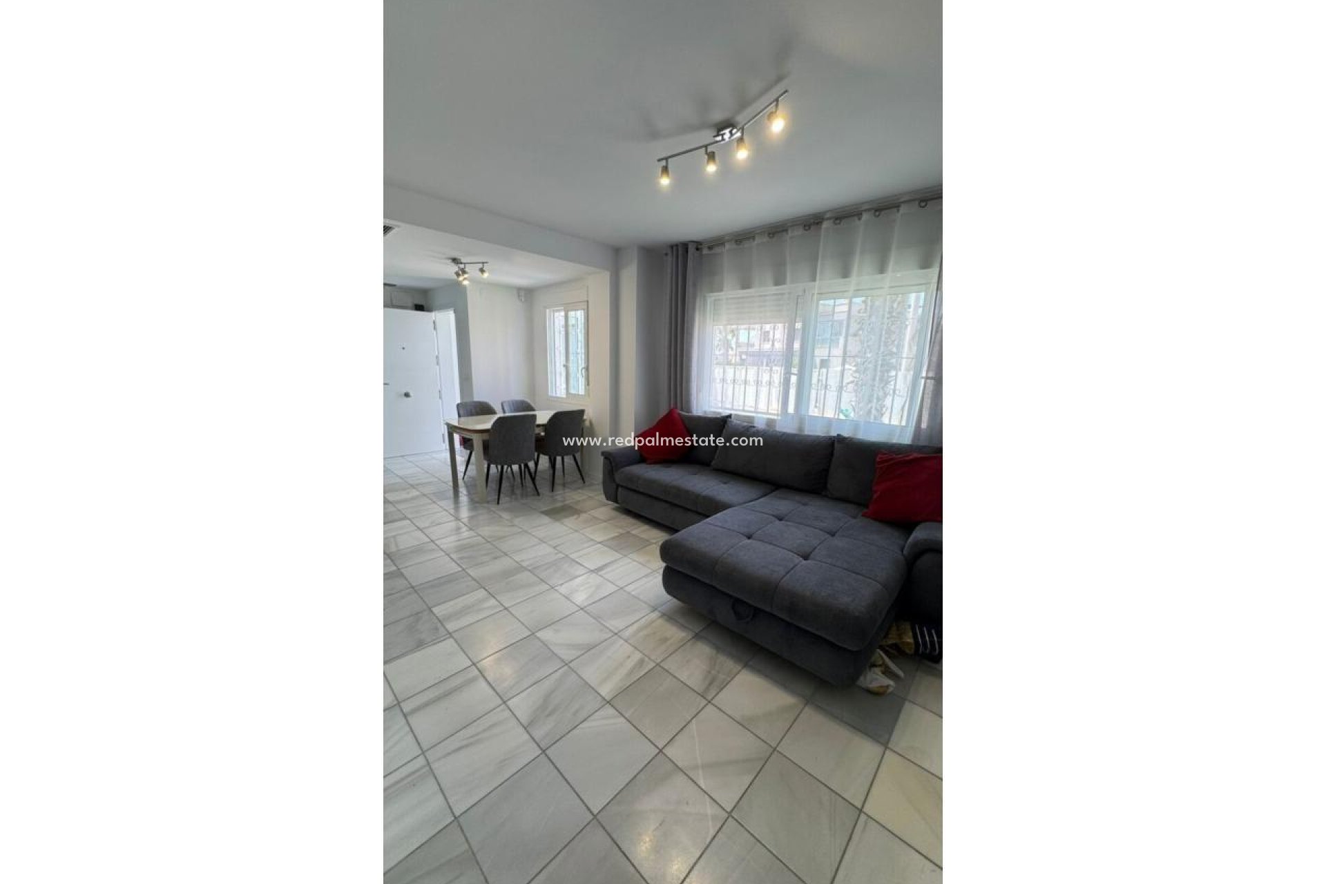 Videresalg - Villa -
Torrevieja - Aguas Nueva