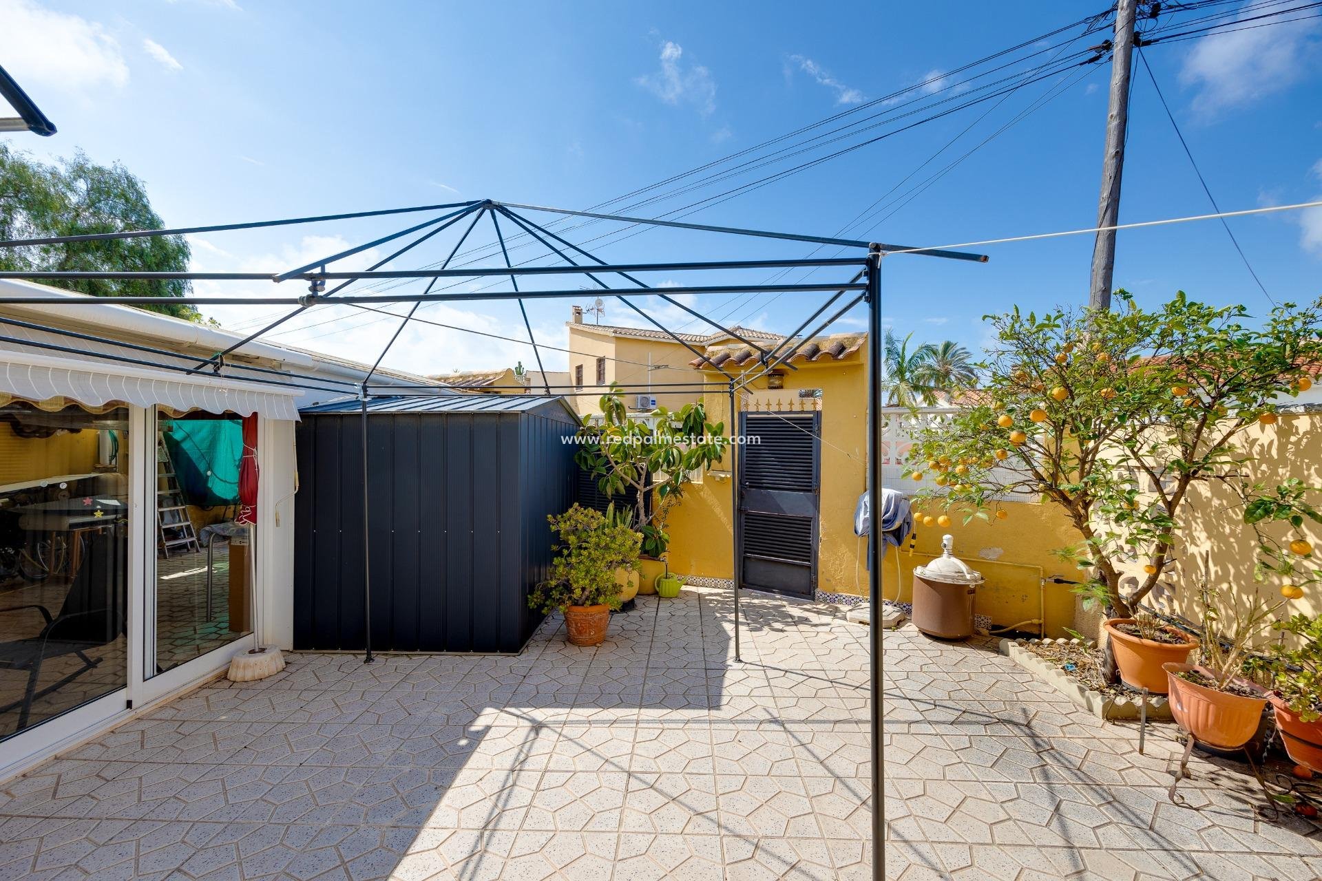 Videresalg - Villa -
Torrevieja - Aguas Nueva