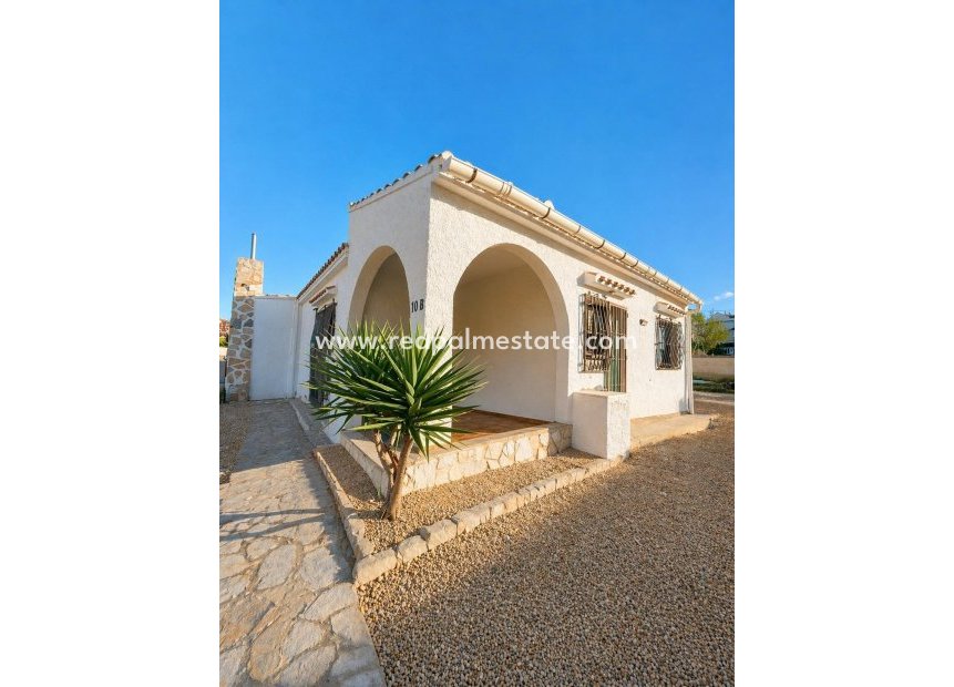 Videresalg - Villa -
Torrevieja - Aguas Nueva