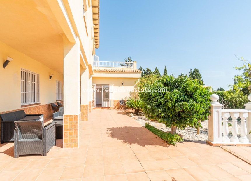 Videresalg - Villa -
Torrevieja - Cala de cabo cervera