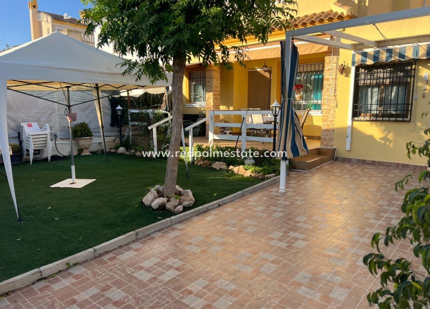 Videresalg - Villa -
Torrevieja - Calas blanca